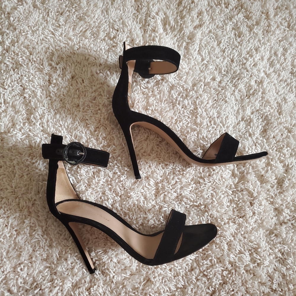 Auth GIANVITO ROSSI Black Velvet Sandals